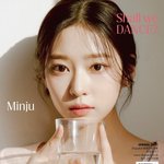 김민주는 눈이 진짜 예쁜 것 같아