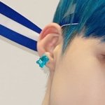 [더보이즈] 찬희 귀에 <b>하리보</b>