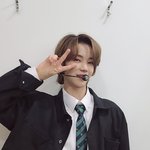 [엔터톡] 팬 편지 읽는 신인 아이돌 반응