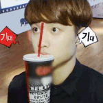 [댓글부탁해] 도경수 쇼타임 콜라 <b>물고</b>잇는짤 비결이 몰까