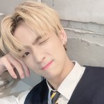 [엔터톡] 외국인 팬이 데뷔 전에 보내준 편지 읽는 신인 아이돌
