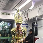 보란듯이 무너졌어