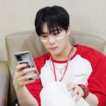 아스트로 <b>공트</b>에 올라온 쇼챔 딴콩즈들 비하인드 ❤️
