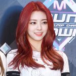 <b>유나</b> 설윤 누가 더 이쁘냐