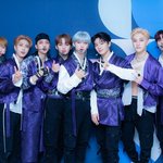 [스키즈] 오늘 착장! 보라색 <b>곤룡포</b>