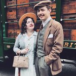 1930년대를 살고 있는 <b>레트로</b> 커플