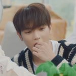[이태용] 주먹밥에게 주먹밥 옷 입혀놓는 <b>행위</b>...