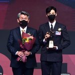 올해의 브랜드 연기돌<b>부문</b> 수상한 차은우