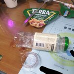 뚜껑을 열면 터지는 <b>유리병</b> 주스