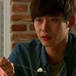 쇠똥<b>구리</b>설이 도는 배우