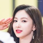 쨍하게 예쁜 비주얼 <b>여신들</b>