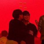 [군대] 하,,, 부럽다 무대 <b>난입</b>해서 얼굴에 뽀뽀를 갈겨도 경호한테...