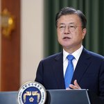 문재인 대통령 "<b>해경</b>, 유능한 조직으로 거듭나...자랑스럽다"