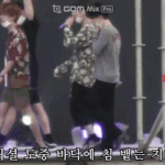 콘서트 리허설 무대위에 침뱉는 방탄 박지민