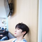 [더보이즈] 뒤에 누워있는사람