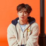 김요한 후드집업 vs <b>플리스</b> 고민이야