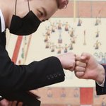 [군대] 그분이 손이 <b>큰</b>건가  <b>애들</b> 주먹 작아보여 ㅋㅋ