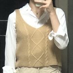 아까 옷 봐달라고 한 <b>소라</b>색 상의 서울 가는 얜데