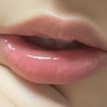 입술이 어떻게 이렇게 탱글할 수 있지