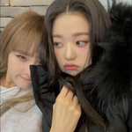 장원영 <b>최예나</b>
