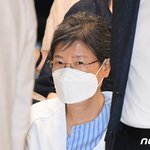 코로나로 접견제한 박근혜·이명박 홀로 추석…강정·망고주스 특식