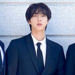 아 진짜 김석진 평생 <b>수트</b> 입어줘라