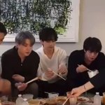 [방탄소년단] 두 형들 사이에 밥먹는 태형이