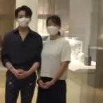 <b>전</b>정국 옆에 <b>여자</b> 봐봐