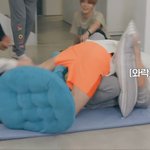 [NCT칠프] 베개 싸움하다가 냅다 <b>안아</b>버리는...
