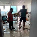 천장 붕괴 아파트.아기 안고 울면서 <b>도망</b>