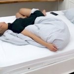[NCT칠프] 다리 <b>사이</b>에 손 끼우고 자는거