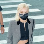 로제 오늘 <b>공항</b>패션 좀쩌네