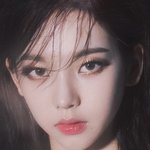 카리나 못생겼다고 왜 까는거임
