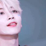 <b>윤정한</b> 얼굴 좀 보ㅓ