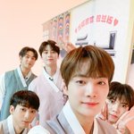 [뉴이스트] 꺄앙 내일 <b>가가</b>론도 오고 놀이터도 오고☺