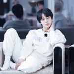 [모두드루와] 김석진 이 사진 겁나 <b>인형</b> 같지 않냐?