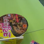 생일인데 편의점에서 <b>혼밥</b> 중