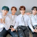 [NCT칠프] 정재현 소녀마냥 <b>양쪽</b> 허벅지에 브잉하네