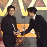 <b>김태형</b> 박형식 만나고 웃는거 봐라