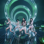 에스파 이 장면은 온통 초록색배경에서 찍었겠네..