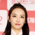 빅토리아 옆에 루나가 있더라.jpg