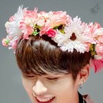 부담스러울 정도로 <b>화려</b>한 이목구비