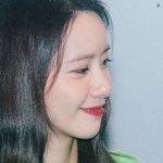 수식어가 따로 필요 없는 <b>수려</b>한 미모