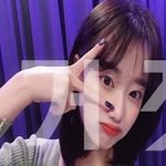 이나은 이 가디건 어디꺼<b>일까</b>
