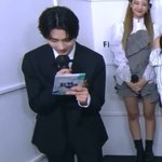 뮤뱅 새 <b>MC</b>