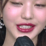 장원영 <b>입술</b> 비대칭 조금 있네