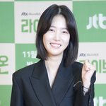 배우도 프로필사진하고 기사사진 <b>딴판</b>이네