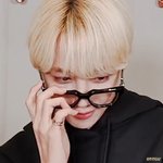 [세븐틴] 나 <b>윤정한</b> 안경 살짝 내린거 왤케좋지