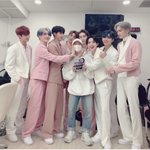 [펜타곤] 단체 사진 보는데