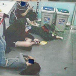 드러눕고 발 올리고…새벽 무인점포 점령한 10대들 <b>CCTV</b>